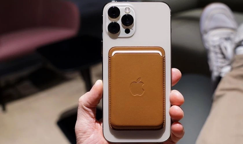V&iacute; da t&iacute;ch hợp MagSafe