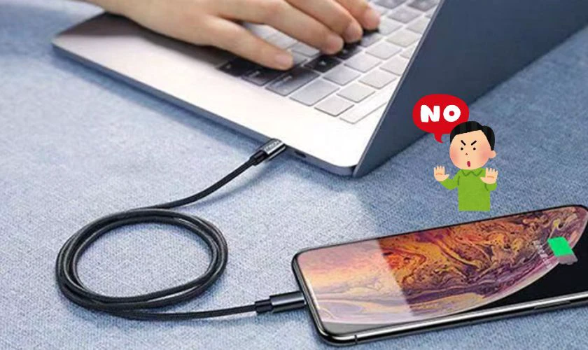 Kh&ocirc;ng sạc qua cổng USB nối từ thiết bị kh&aacute;c