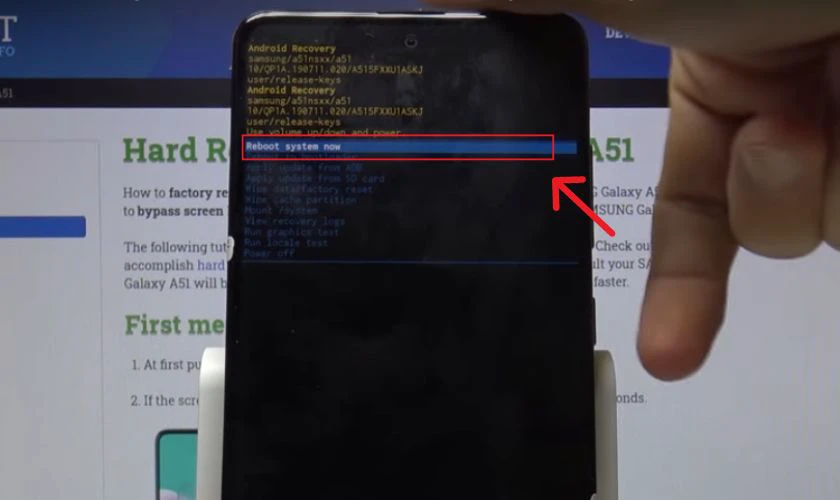 Chọn Reboot system now để reset lại toàn bộ máy