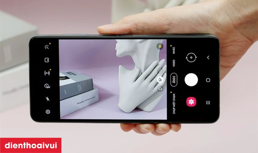 Camera chính 64MP chống rung quang học OIS