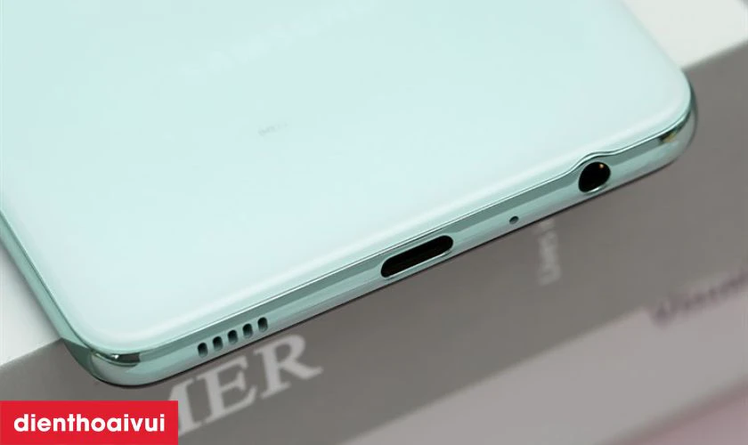 Sạc nhanh 25W tiện lợi, rút ngắn thời gian sạc