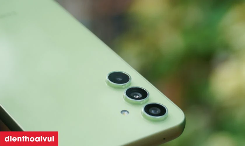 Hệ thống camera sau 50MP, ảnh chụp sắc n&eacute;t