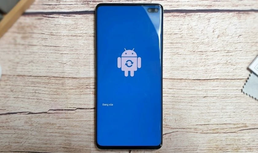 Vì sao điện thoại Samsung bị treo logo?