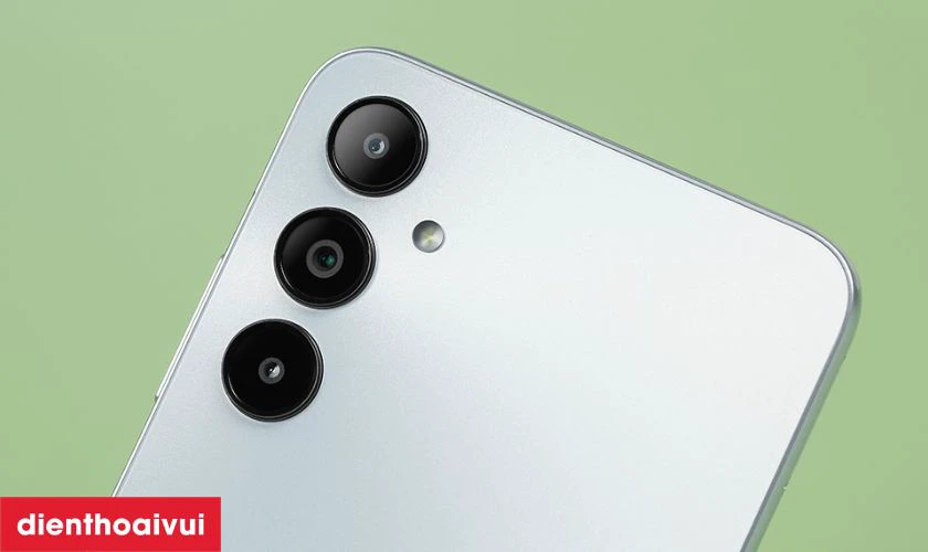 Hỗ trợ Dual-SIM, cảm biến tiệm cận v&agrave; gia tốc