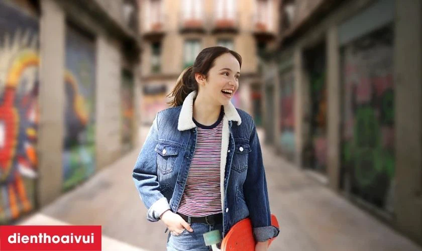 Mặt trước của m&aacute;y được trang bị camera selfie 13MP