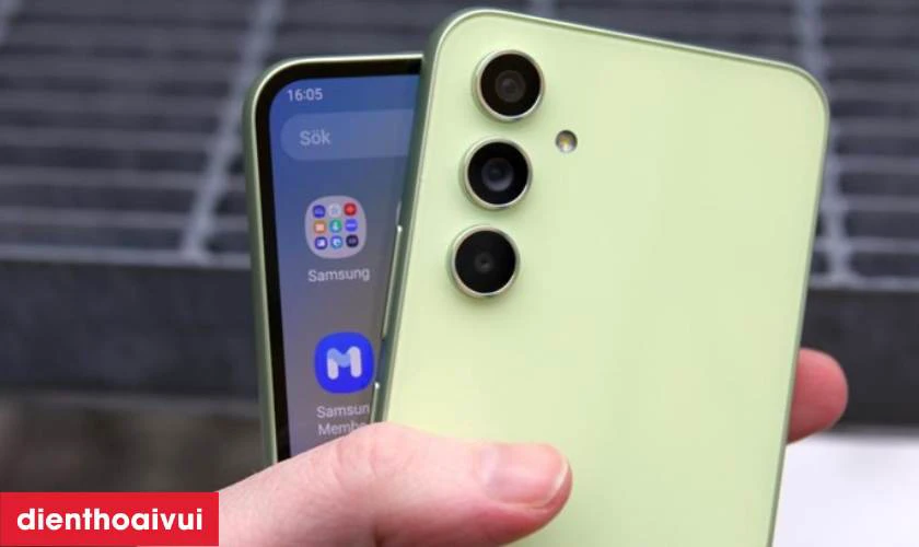 Độ bền ấn tượng với chuẩn kh&aacute;ng nước bụi chuẩn IP67 xịn s&ograve;