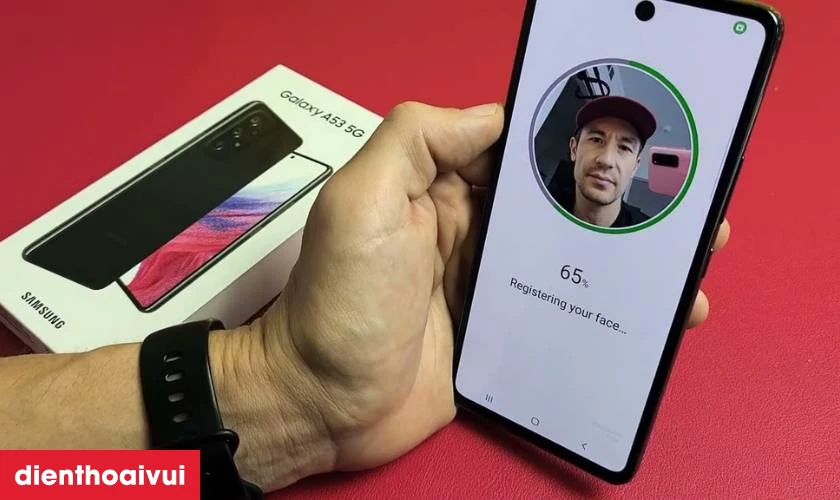 Hệ thống bảo mật tốt với FaceID v&agrave; v&acirc;n tay