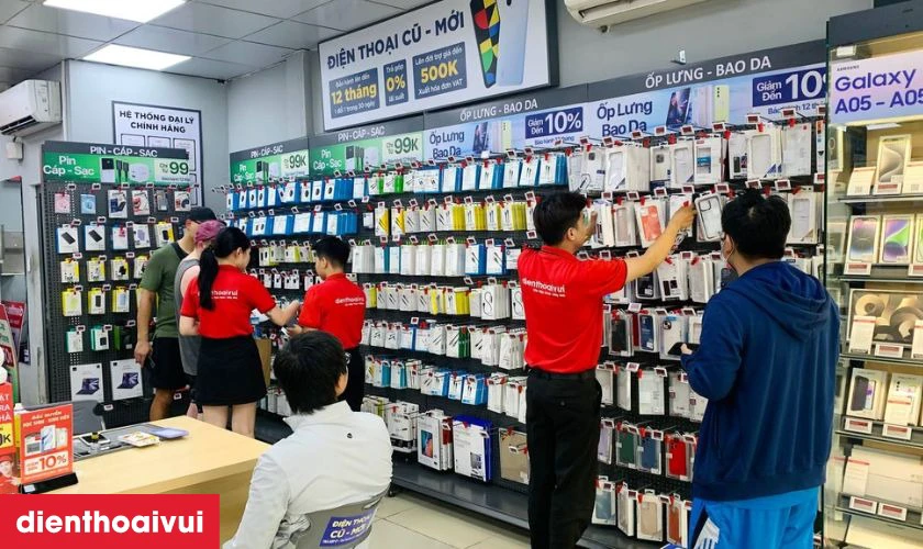 Bạn đang muốn t&igrave;m mua Samsung Galaxy M20 - Cũ xước cấn để tối ưu chi ph&iacute; nhưng kh&ocirc;ng biết n&ecirc;n mua ở đ&acirc;u uy t&iacute;n? Vậy th&igrave; mời bạn tham khảo ngay sản phẩm n&agrave;y tại Điện Thoại Vui nh&eacute;!  Gi&aacute; Samsung Galaxy M20 - Cũ xước cấn bao nhi&ecirc;u tiền?  Bảng gi&aacute; Samsung Galaxy M20 - Cũ xước cấn mới nhất tại Điện Thoại Vui:  Lợi &iacute;ch khi mua Samsung Galaxy M20 - Cũ xước cấn tại Điện Thoại Vui  Điện Thoại Vui l&agrave; địa chỉ mua Samsung Galaxy M20 - Cũ xước cấn uy t&iacute;n, gi&aacute; tốt được nhiều người lựa chọn. Khi mua điện thoại cũ tại đ&acirc;y bạn sẽ được:  Cam kết nguồn gốc: Điện thoại c&oacute; nguồn gốc, xuất xứ r&otilde; r&agrave;ng. Xuất h&oacute;a đơn VAT (eVAT) gi&uacute;p kh&aacute;ch h&agrave;ng an t&acirc;m mua sắm. Đảm bảo chất lượng: Trước khi l&ecirc;n kệ, điện thoại đ&atilde; được kỹ thuật vi&ecirc;n giỏi, gi&agrave;u kinh nghiệm kiểm tra kỹ lưỡng. Đảm bảo điện thoại c&oacute; ngoại h&igrave;nh đẹp, cấu h&igrave;nh tốt, hoạt động ổn định nhất. Minh bạch về gi&aacute;: Gi&aacute; tốt, lu&ocirc;n được ni&ecirc;m yết c&ocirc;ng khai. Đặc biệt, gi&aacute; ni&ecirc;m yết đ&atilde; bao gồm thuế VAT. Kh&ocirc;ng ph&aacute;t sinh ph&iacute; cho kh&aacute;ch h&agrave;ng. Hỗ trợ trả g&oacute;p: Hỗ trợ trả g&oacute;p 0% kh&ocirc;ng ph&iacute; chuyển đổi qua thẻ t&iacute;n dụng (kỳ hạn 3 - 6 th&aacute;ng). Hoặc trả g&oacute;p qua Homecredit với thủ tục đơn giản, x&eacute;t duyệt hồ sơ nhanh. C&oacute; ch&iacute;nh s&aacute;ch đổi trả: Lỗi 1 đổi 1 trong 30 ng&agrave;y đầu nếu c&oacute; lỗi phần cứng từ nh&agrave; sản xuất. C&oacute; ch&iacute;nh s&aacute;ch bảo h&agrave;nh: Bảo h&agrave;nh điện thoại 6 th&aacute;ng sau mua tại Điện Thoại Vui. Đặc biệt, bảo h&agrave;nh kh&ocirc;ng loại trừ linh kiện, bao gồm cả m&agrave;n h&igrave;nh v&agrave; nguồn. Tham gia chương tr&igrave;nh Thu cũ - Đổi mới: Gi&aacute; thu mua lại điện thoại cũ cao, trợ gi&aacute; hấp dẫn cho kh&aacute;ch h&agrave;ng đổi mới điện thoại tại Điện Thoại Vui.  a1  Tr&ecirc;n đ&acirc;y l&agrave; những th&ocirc;ng tin về Samsung Galaxy M20 - Cũ xước cấn đang được b&aacute;n tại Điện Thoại Vui. Đến ngay cửa h&agrave;ng gần nhất. Hoặc li&ecirc;n hệ số Hotline 1800 2064 miễn ph&iacute; để được hỗ trợ mua sắm nhanh ch&oacute;ng.  Ngo&agrave;i ra, Điện Thoại Vui c&ograve;n b&aacute;n nhiều d&ograve;ng điện thoại cũ ngon, gi&aacute; tốt kh&aacute;c. Truy cập website để lựa chọn mẫu điện thoại ưng &yacute; cho m&igrave;nh. Hoặc bạn cũng c&oacute; thể để lại b&igrave;nh luận ph&iacute;a dưới. Ch&uacute;ng t&ocirc;i sẽ li&ecirc;n hệ tư vấn cho bạn trong thời gian sớm nhất nh&eacute;!