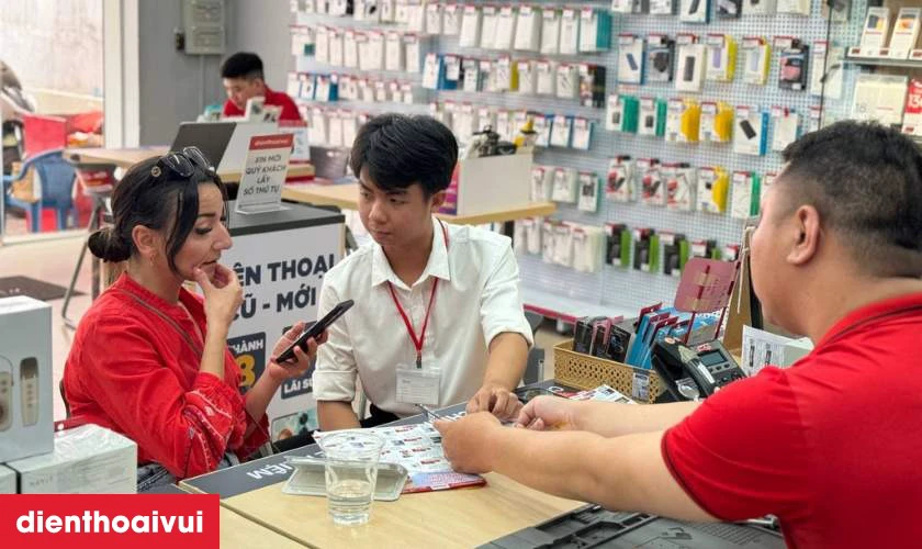 N&ecirc;n mua điện thoại Samsung Galaxy Note 10 - cũ trầy xước tại đ&acirc;u?