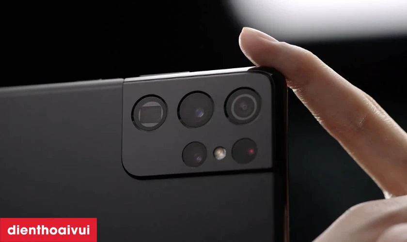 Hệ thống camera chuy&ecirc;n nghiệp & Zoom ấn tượng