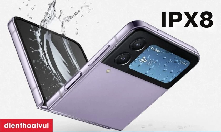 Z Flip5 c&oacute; khả năng kh&aacute;ng nước chuẩn IPX8