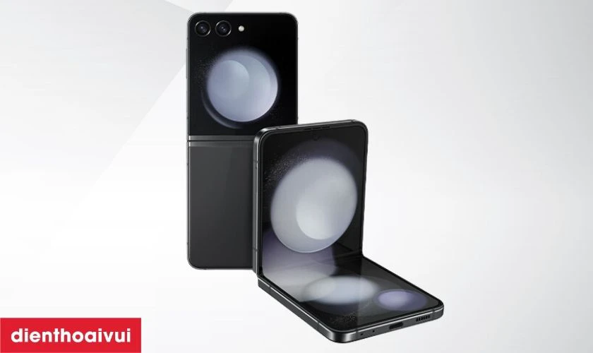 Samsung Galaxy Z Flip5 c&oacute; thiết kế sang trọng với kiểu d&aacute;ng vỏ s&ograve; đẹp mắt