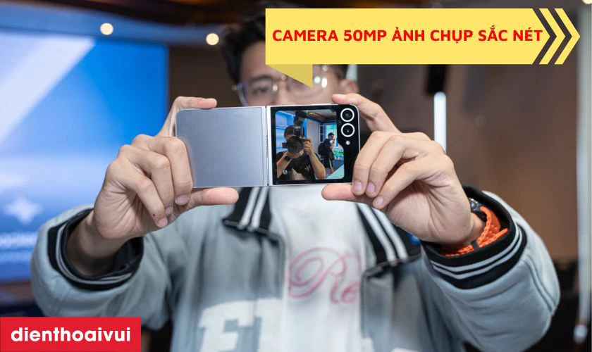 Samsung Galaxy Z Flip6 5G 512GB - Cũ trầy xước c&oacute; camera ch&iacute;nh 50MP