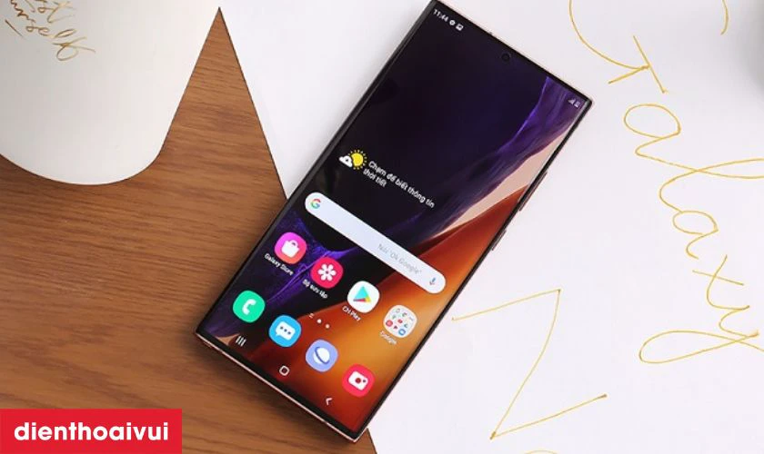 Vi&ecirc;n pin 4.500mAh, sạc kh&ocirc;ng d&acirc;y v&agrave; sạc ngược kh&ocirc;ng d&acirc;y