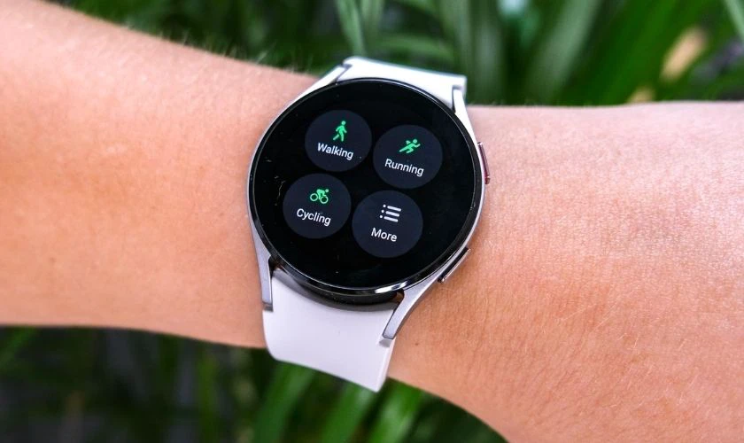 So s&aacute;nh Galaxy Watch 4 v&agrave; 5: Chức năng theo d&otilde;i sức khỏe vượt trội