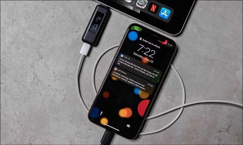 So sánh iPhone 11 và 12 Pro về pin
