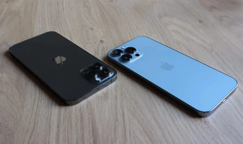 So sánh mức giá bán của iPhone 12 Pro Max và 13 Pro Max
