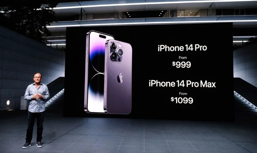 Về giá: 12 Pro Max có giá máy cũ dễ tiếp cận hơn