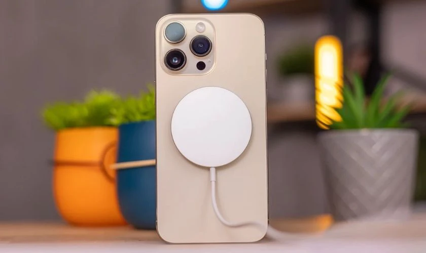 Cổng kết nối và công nghệ sạc được giữ nguyên