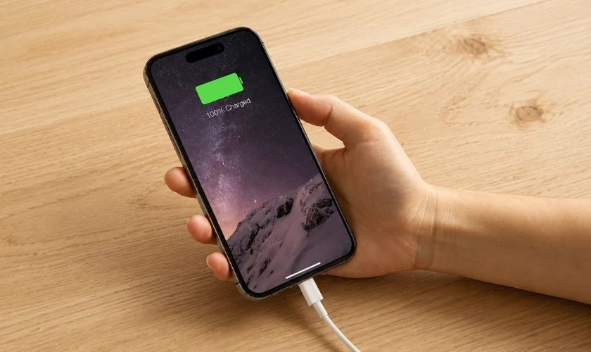 So sánh pin của 2 dòng máy