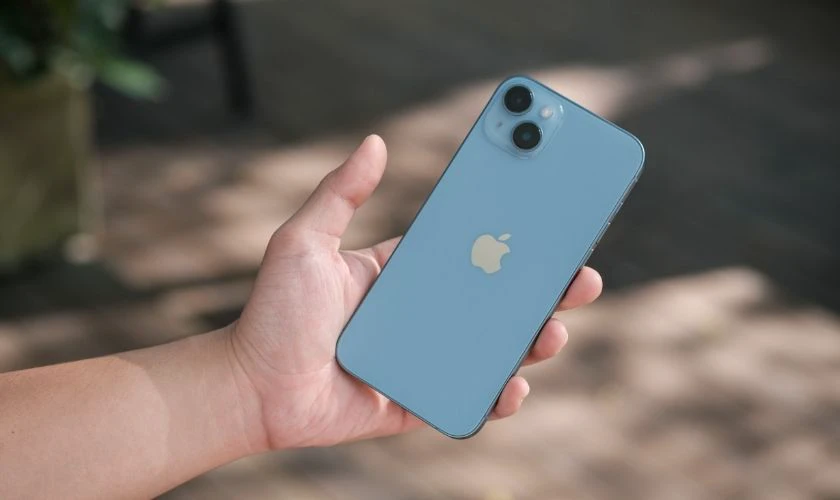 So sánh iPhone 13 Pro và 14 Plus về thiết kế