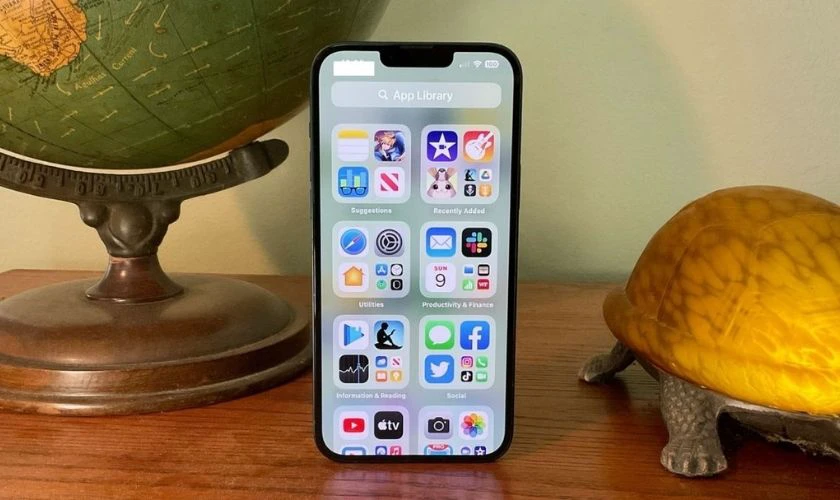 So sánh iPhone 13 Pro và 14 Plus về màn hình chi tiết