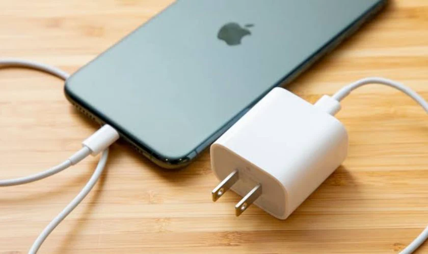 Về pin sạc: iPhone 13 Pro có thời lượng sử dụng lâu hơn