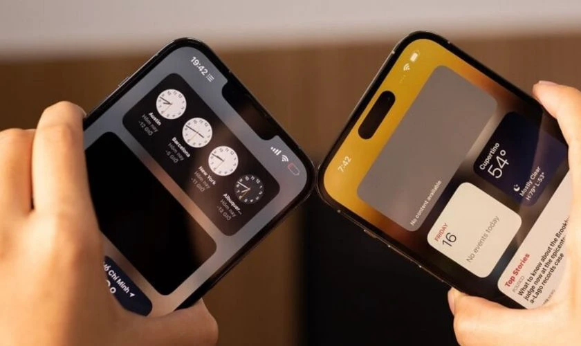 12 Pro Max lớn hơn, iPhone 13 thuận tiện hơn