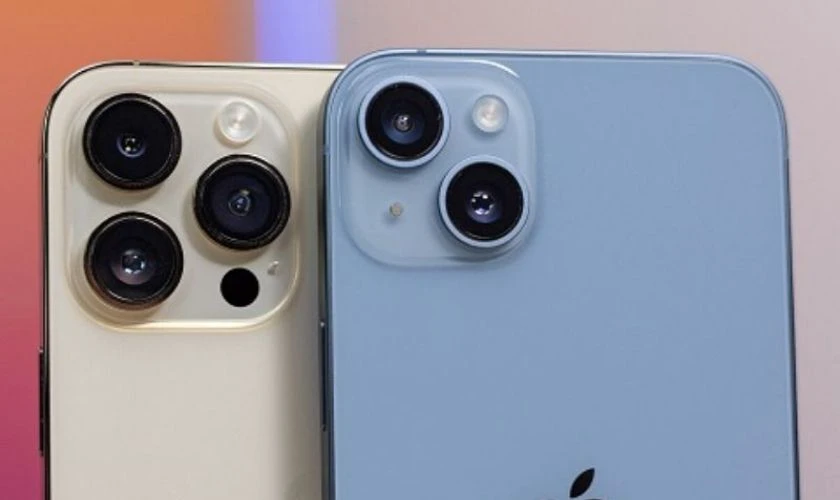 iPhone 14 Plus có hệ thống camera kép phía sau, gồm camera chính 12MP và camera góc siêu rộng 12MP
