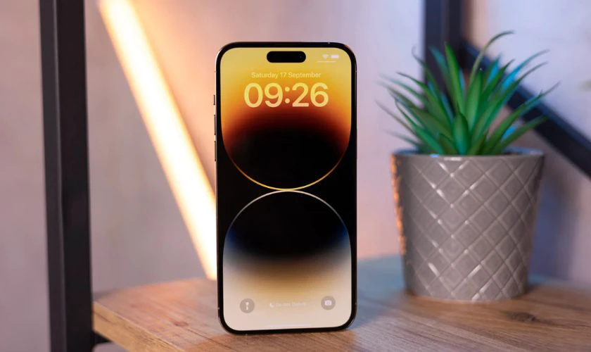 14 Pro Max sang trọng với khung thép và Dynamic Island