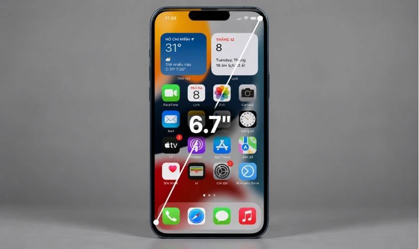 Về màn hình: iPhone 13 Pro Max lớn hơn và mượt mà hơn