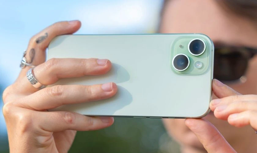Khả năng chụp ảnh của iPhone 12 Pro Max và 15 Plus