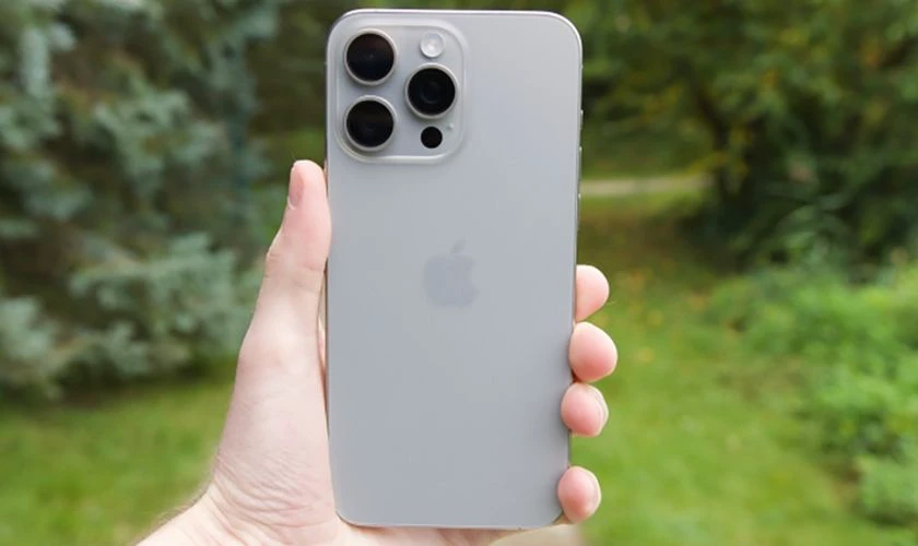 So sánh iPhone 15 Plus và 15 Pro Max chi tiết
