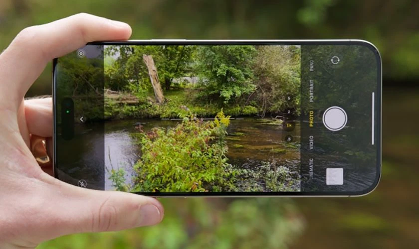 iPhone 15 Pro Max cũng có camera chính 48MP và camera góc siêu rộng 12MP