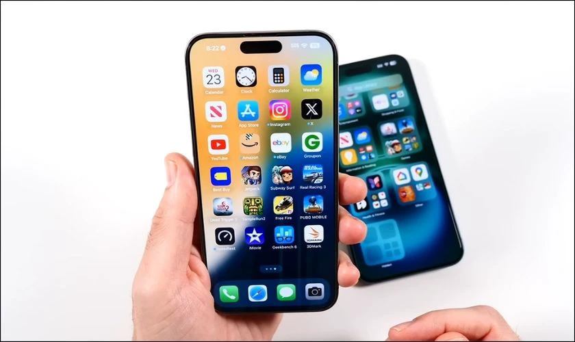 Cả 2 đều sử dụng màn hình Super Retina XDR OLED 6,7 inch