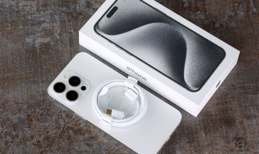 Về giá bán: iPhone 17 thường dễ tiếp cận hơn
