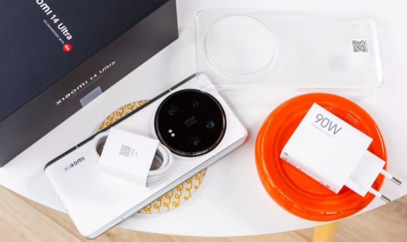 Xiaomi 14 Ultra được trang bị pin dung lượng 5.000mAh