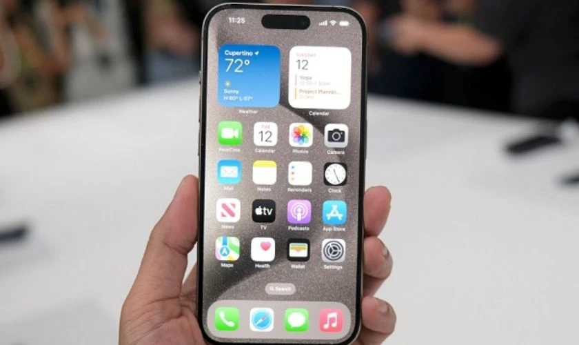 Về màn hình: Xiaomi 14 Ultra có độ phân giải cao hơn
