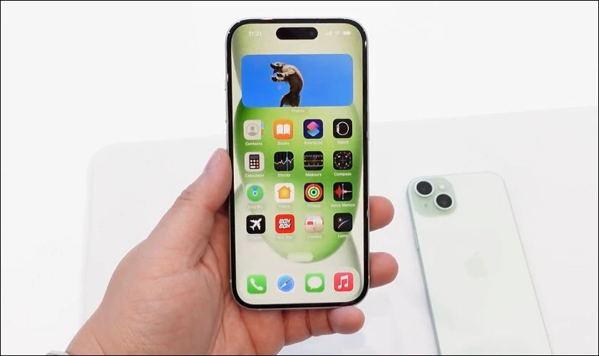 Về màn hình: iPhone 15 có Dynamic Island và độ sáng cao hơn