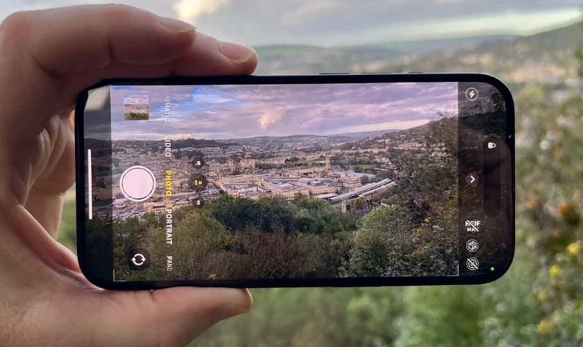 Về camera: iPhone 15 đa dạng góc chụp hơn