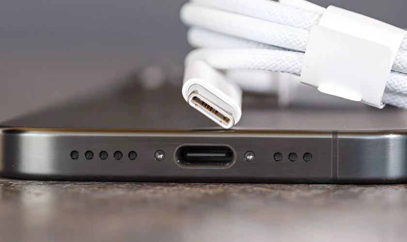 Về pin sạc: iPhone 17 có thời lượng sử dụng lâu hơn