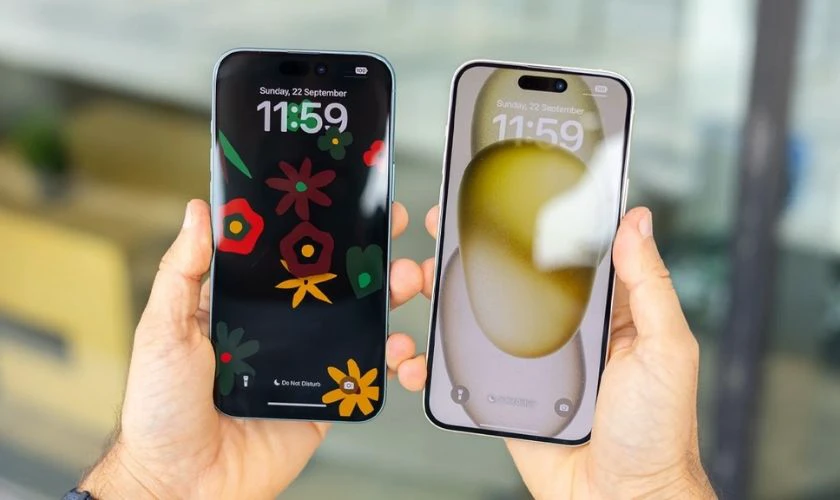Hai model có màn hình tương đồng