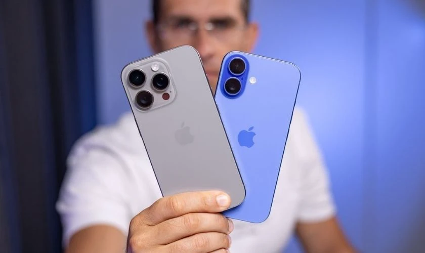 So sánh về giá bán giữa 2 model