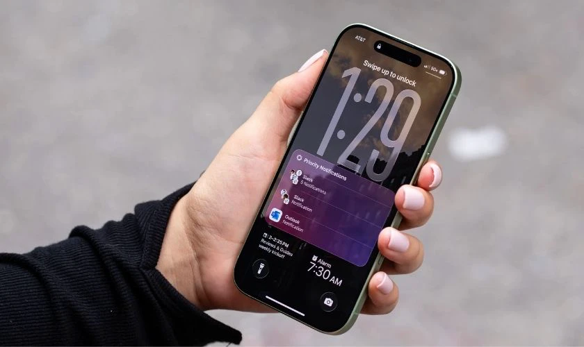 So sánh iPhone 16 Pro và 17 về màn hình