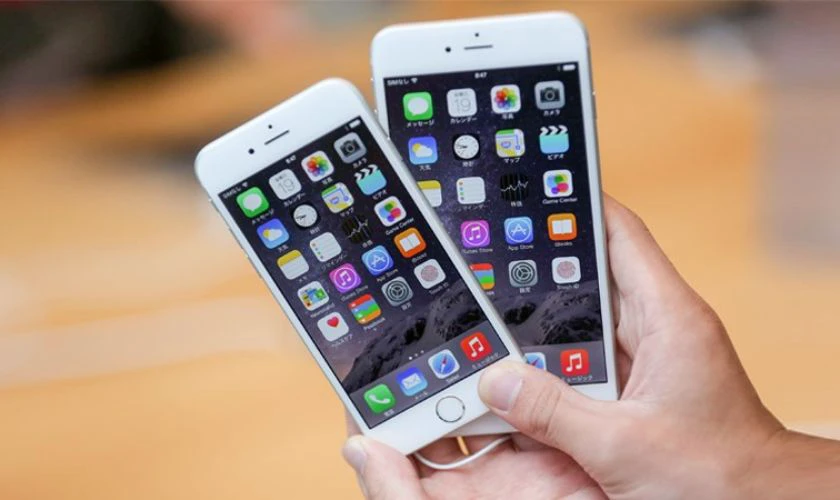 So s&aacute;nh iPhone 6s v&agrave; 6s Plus về pin v&agrave; c&ocirc;ng nghệ sạc