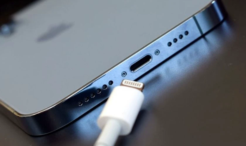 So sánh S23 Ultra và iPhone 14 Pro về sạc