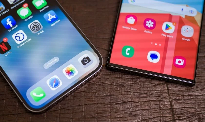 So sánh S23 Ultra và iPhone 14 Pro về thiết kế