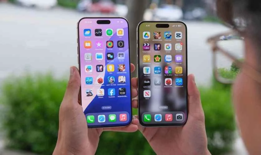 So sánh S25 Ultra và iPhone 16 Pro Max mới