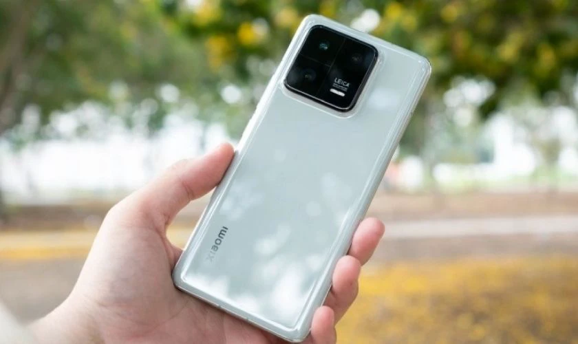 So sánh Xiaomi 13 Pro và iPhone 14 Pro Max chi tiết