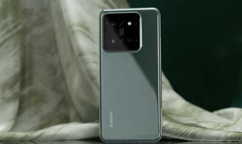 So sánh Xiaomi 14 Pro và iPhone 15 Pro Max tổng quan